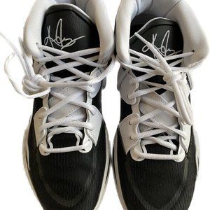 Kyrie Infinity (Team) Basketball Shoes